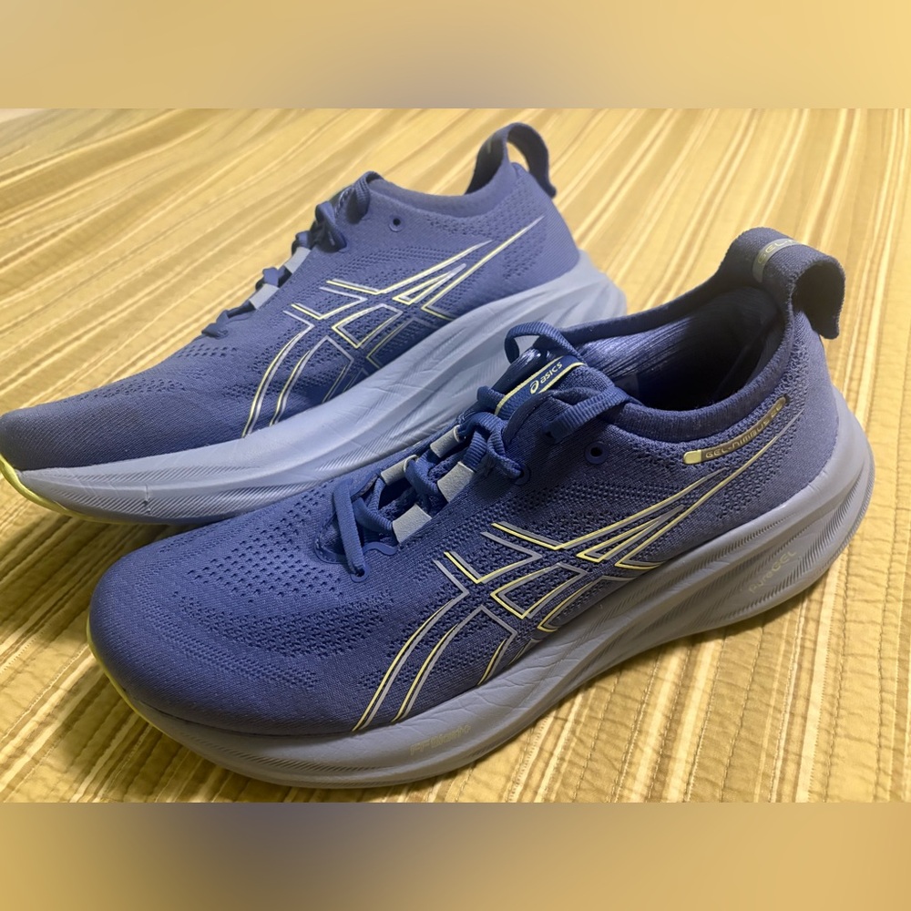ASICS Gel-Nimbus 26 Women’s 11/Men’s 10